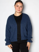 Kort cardigan med flæsekant